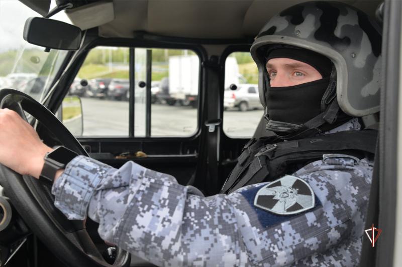 Сотрудники Росгвардии отработали действия по нейтрализации угрозы БПЛА на охраняемых объектах на Ямале