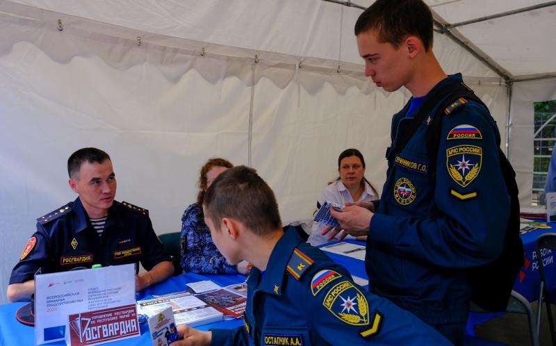 Росгвардейцы Республики Марий Эл приняли участие во Всероссийской ярмарке вакансий