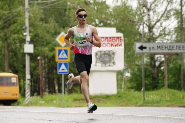 Сотрудник Росгвардии стал победителем полумарафона «Александровские вёрсты» в Ярославской области