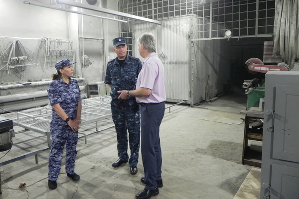 Председатель территориальной профсоюзной организации Томского научного центра СО РАН Профсоюза работников ознакомился с производственными возможностями ЛИУ-1