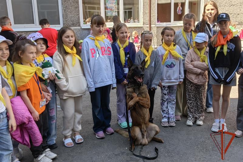 В Иркутской области сотрудники спецподразделений присоединились к ведомственной акции «Каникулы с Росгвардией»