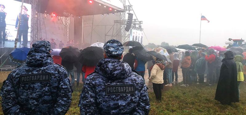 В Орле росгвардейцы обеспечили безопасность выпускных вечеров и «Дня Русского поля»