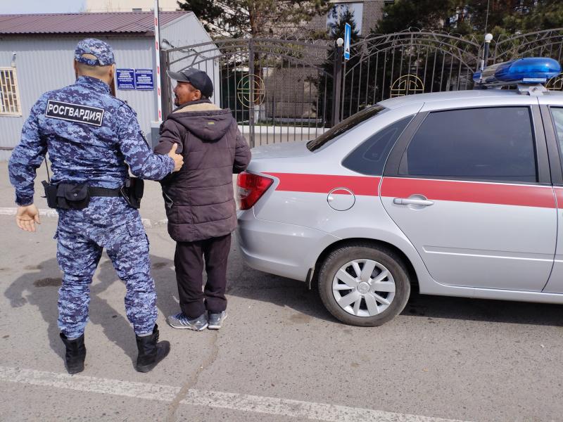 Росгвардейцы задержали разыскиваемого за уголовное преступление гражданина в Туве