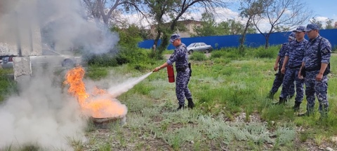 В подразделениях Росгвардии Тувы продолжаются занятия по противопожарной безопасности