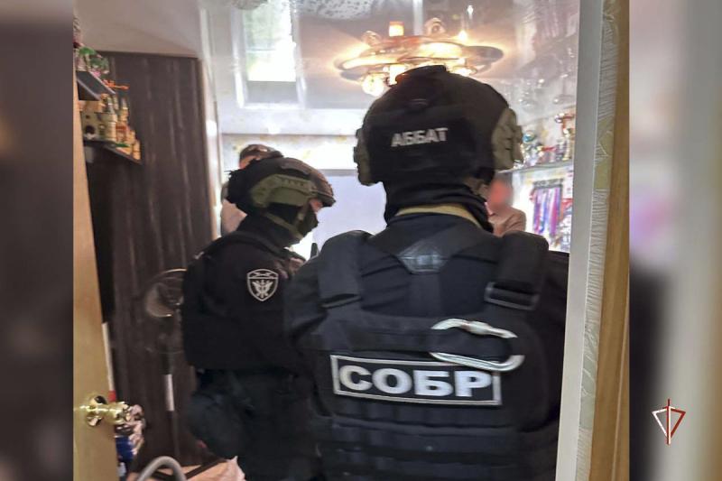 При поддержке СОБР Росгвардии на Ямале задержаны подозреваемые в мошеннических действиях