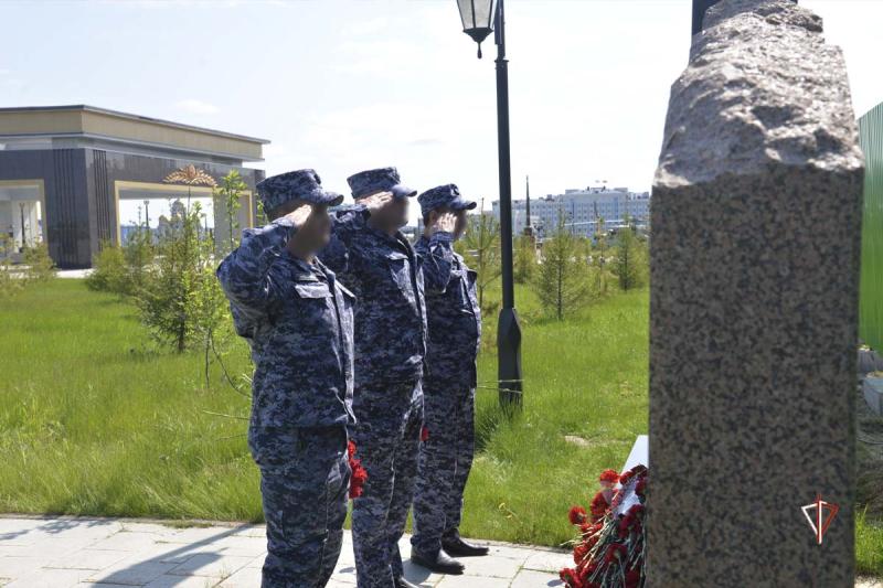 Росгвардия на Ямале приняла участие в памятных мероприятиях ко Дню ветеранов боевых действий