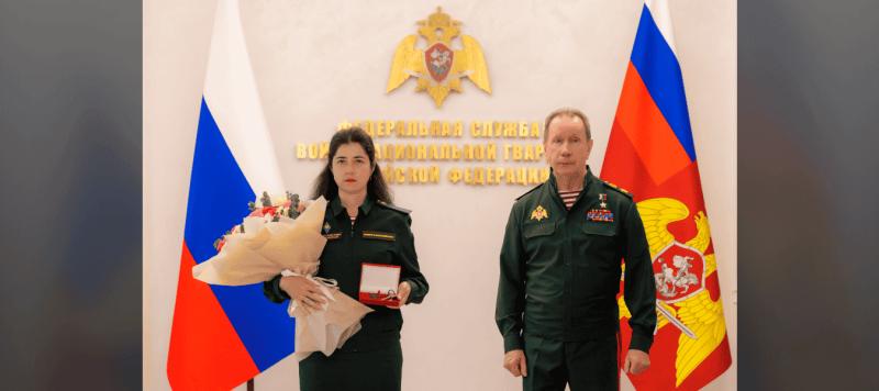 Директор Росгвардии вручил ключи от новой квартиры вдове Героя России Марата Тибилова
