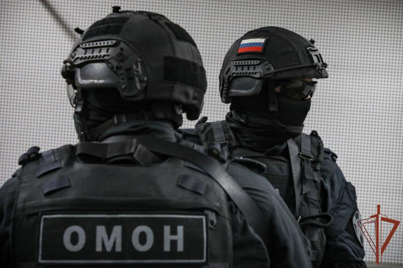 При содействии СОБР Росгвардии задержана подозреваемая в сбыте наркотического вещества мефедрон