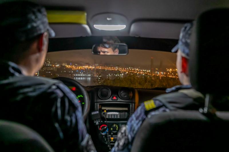 Росгвардейцы задержали предполагаемых похитителей автомобильного прицепа у горожанина