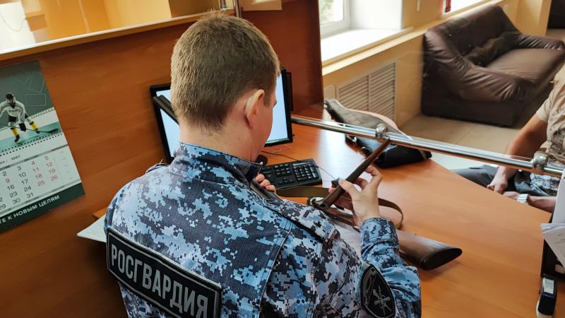 Росгвардейцы за две недели проверили около 140 владельцев оружия в Тамбовской области