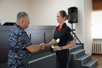 В Ульяновске начальник территориального управления Росгвардии поздравил экономистов и юристов с профессиональным праздником