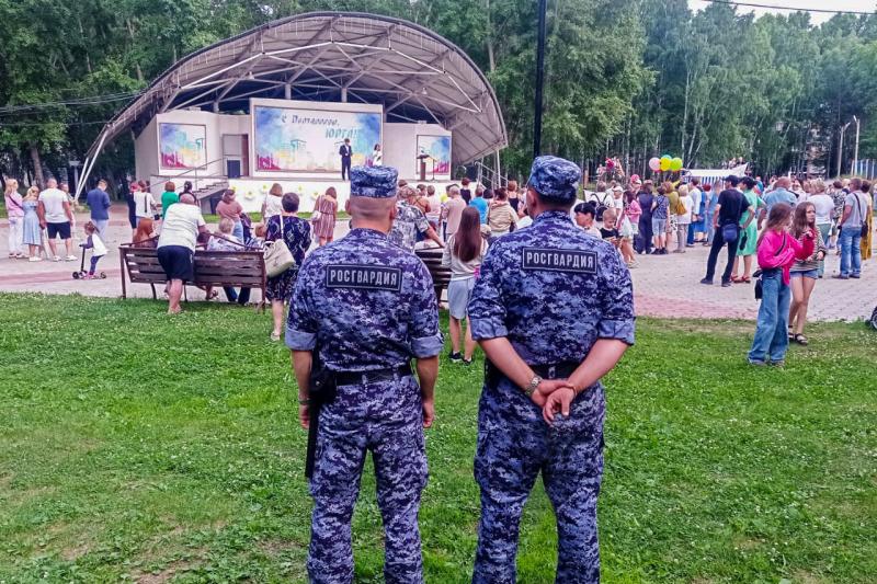 Росгвардия обеспечила безопасность кузбассовцев во время празднования Дня семьи любви и верности
