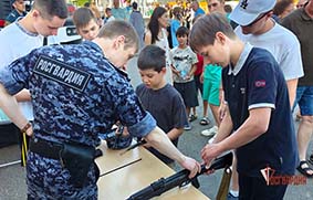 В Ливнах сотрудники Росгвардии рассказали о своей профессии