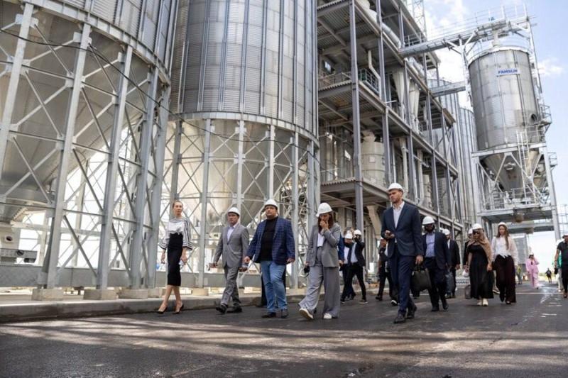 В Новосибирск приехали байеры с Ближнего Востока и Юго-Восточной Азии