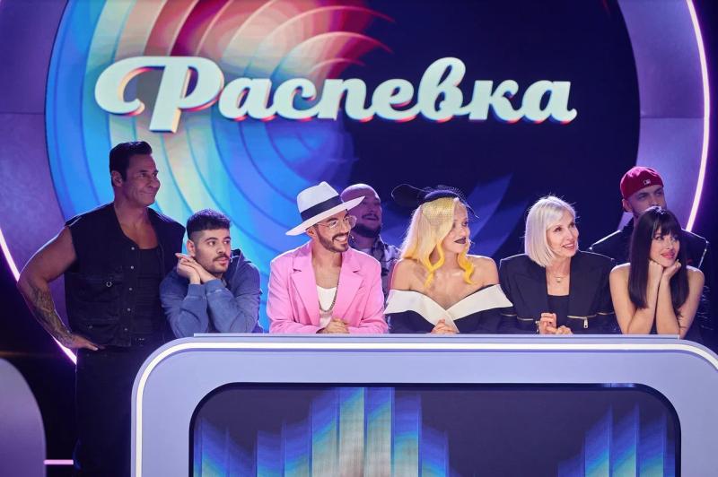 Леди Гага и Бруно Марс проведут премьерный выпуск шоу «Большой хит» на ТНТ