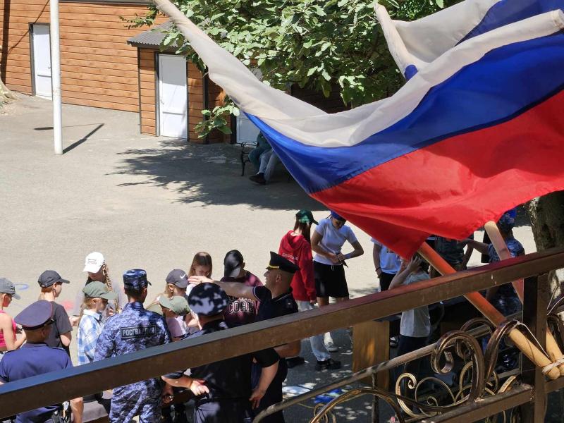 Сотрудники вневедомственной охраны Росгвардии провели профориентационное занятие для школьников Ставрополья