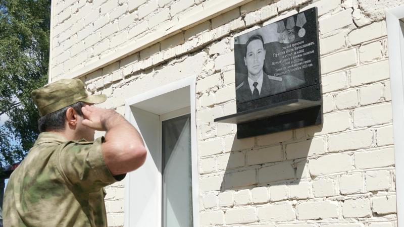 В Кировском госпитале Росгвардии увековечили память старшего прапорщика Игоря Горячкина