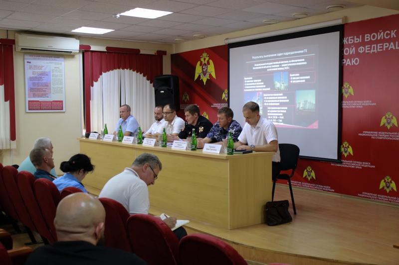 В краевом Управлении Росгвардии подвели итоги работы с руководителями субъектов федерального государственного контроля за первое полугодие 2025 года
