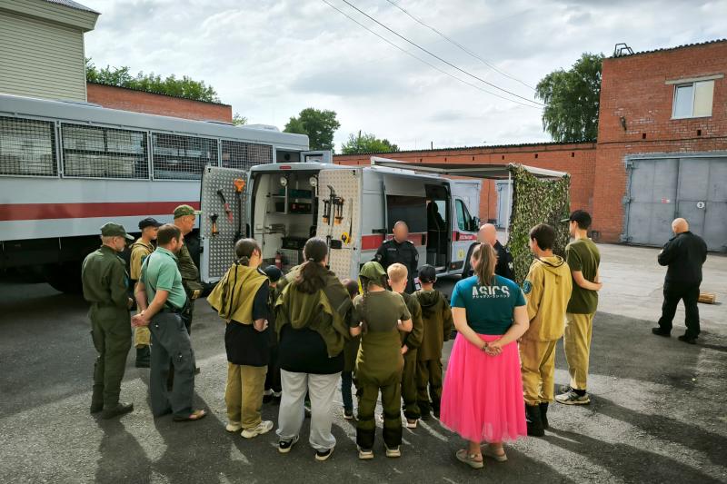 Сотрудники ОМОН организовали встречу с кемеровскими школьниками