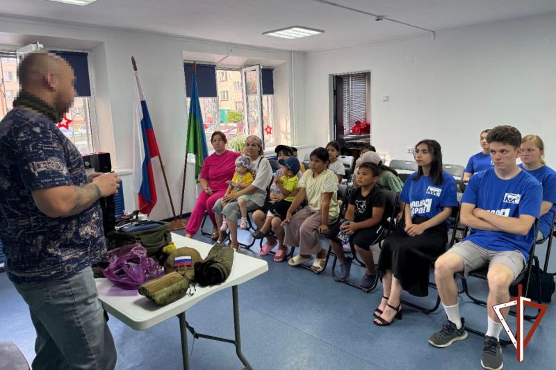 Сотрудник СОБР «Норд» провел занятие по оказанию первой помощи для юных югорчан