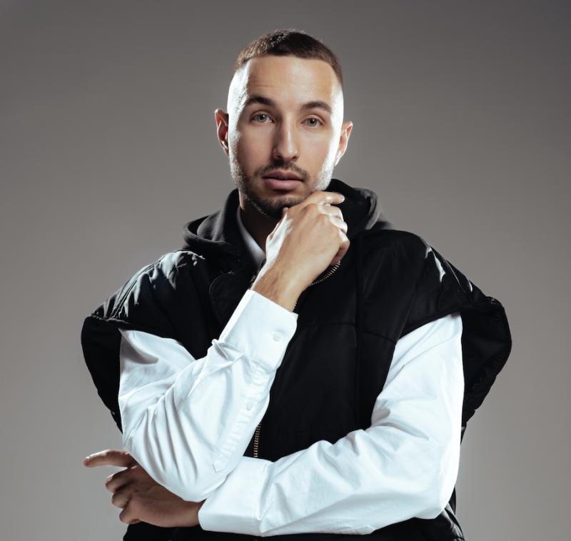 Пленитель женских сердец ermakov признается в любви музыке в новом сингле.