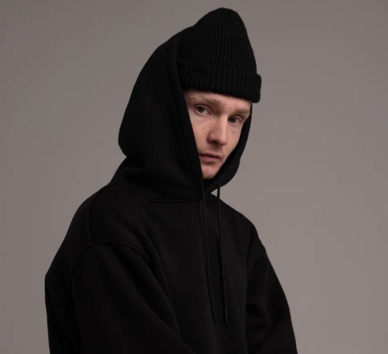 Легенда русского рэпа The Chemodan и артист-продюсер JmyName записали совместный хип-хоп-сингл.