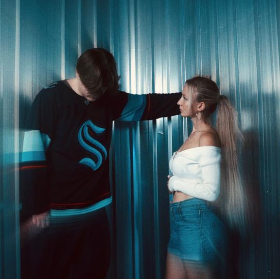 Звездный музыкальный продюсер и артист Felix Kotlo записал коллаборацию с молодой артисткой Langria.