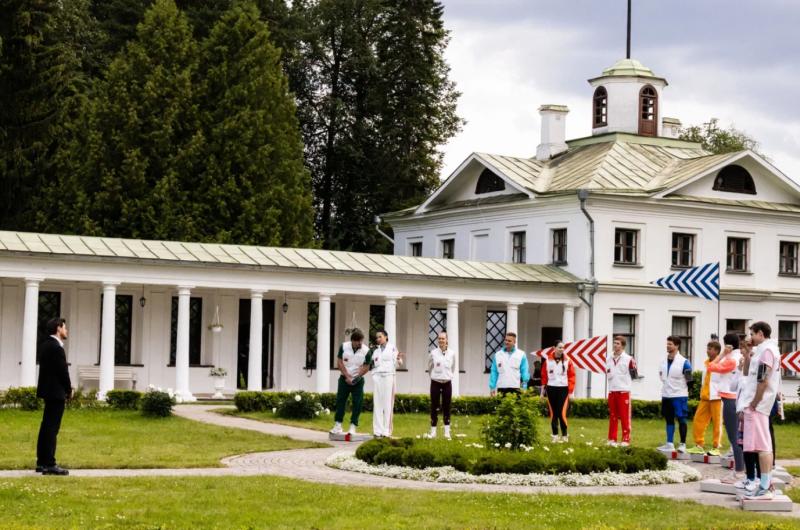 «От ловца убежать нереально, поэтому тактика — прячься!»  Мария Погребняк залезла в мусорный бак и извалялась в краске в шоу «Погоня» на ТНТ