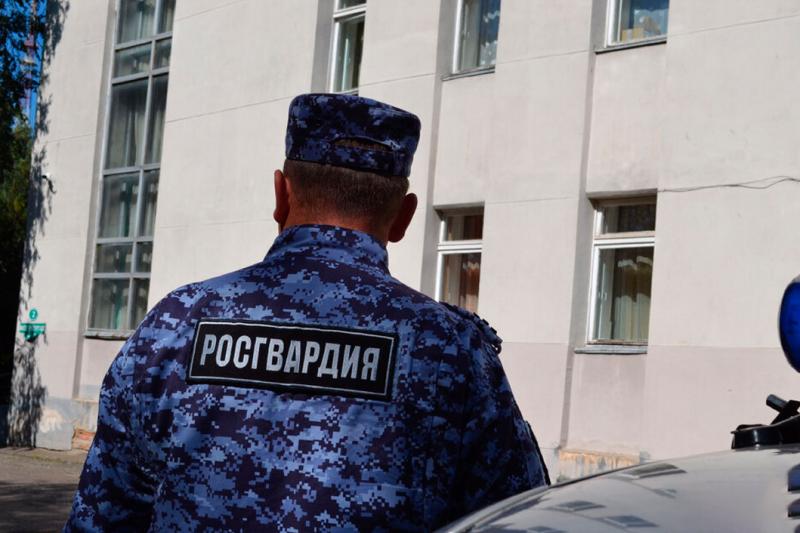 Росгвардейцы задержали злоумышленника, который напал на сожительницу около больницы