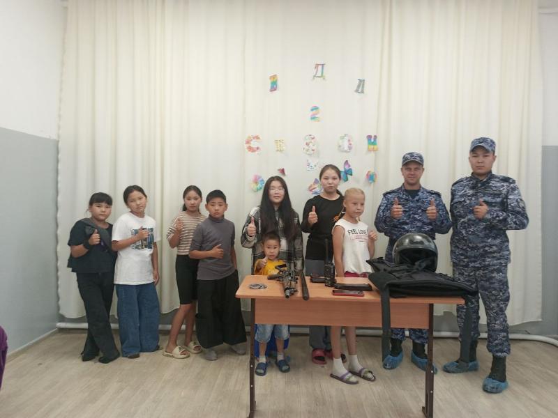 Пий-Хемские стражи порядка поддержали акцию «Каникулы с Росгвардией»