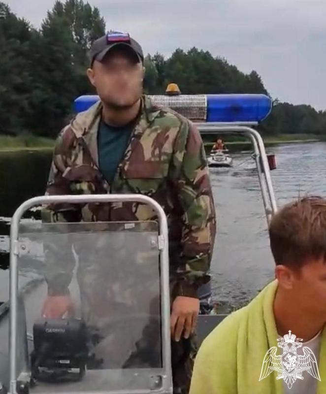 СОТРУДНИКИ ОМОНа В АКВАТОРИИ ВОРОНЕЖСКОЙ ОБЛАСТИ ПОМОГЛИ СЕМЬЕ С НЕИСПРАВНЫМ ГИДРОЦИКЛОМ