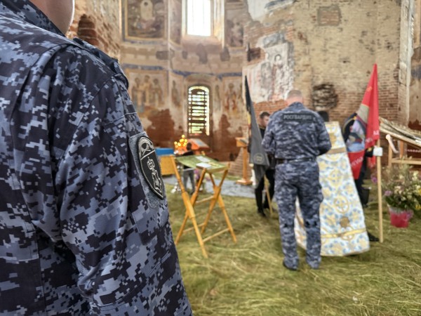 В Ярославской области сотрудники Росгвардии приняли участие в праздничном богослужении и Крестном ходе