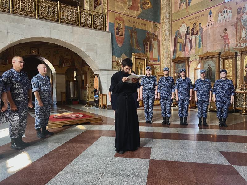 Росгвардия чтит святого князя Владимира в Биробиджане