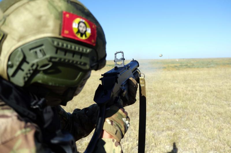 Спецназ территориального органа Росгвардии отработал тактику применения спецсредств РХБ защиты в Херсонской области