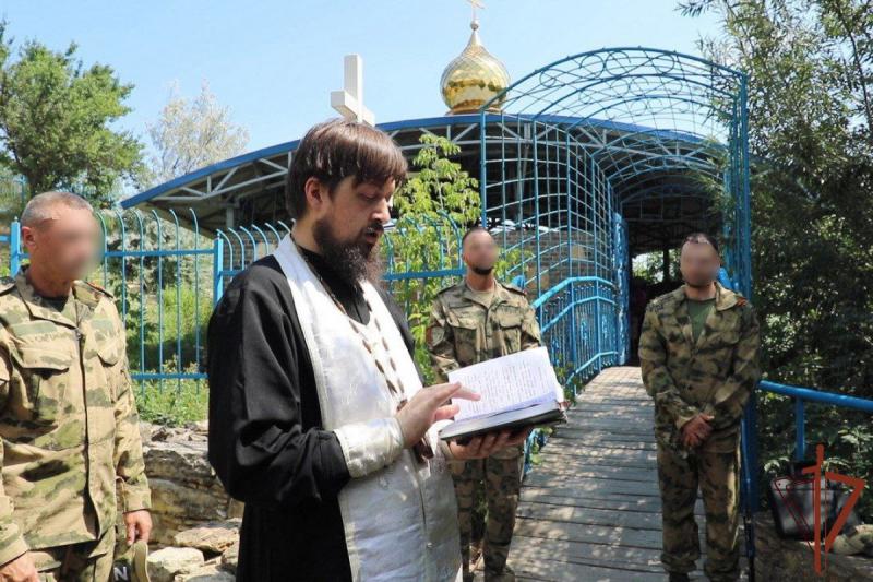 В Донецкой Народной Республике росгвардейцы приняли участие в праздничном богослужении и омовении в честь Дня Крещения Руси