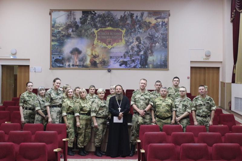 В преддверии Дня Крещения Руси росгвардейцы на Среднем Урале проводят встречи с представителями РПЦ