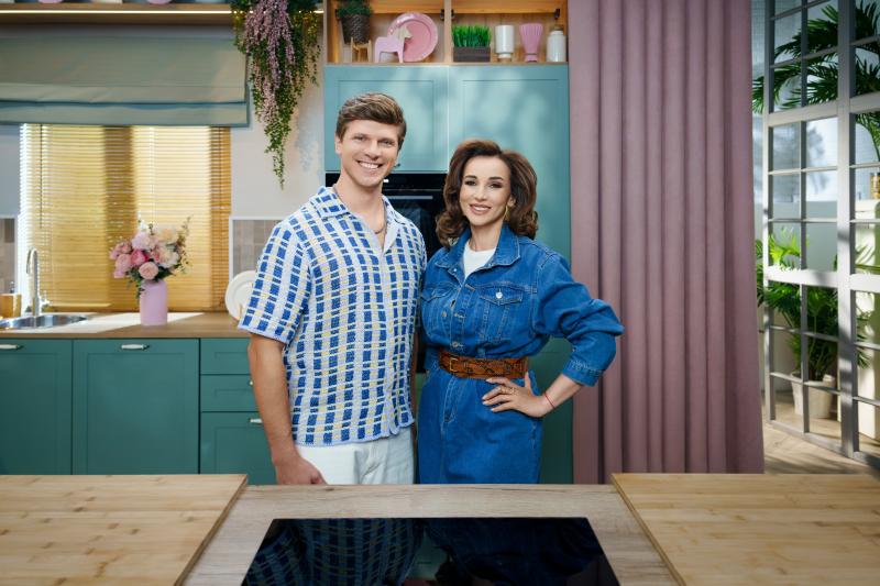 «Юля носила вызывающую одежду, чтобы привлечь моё внимание!» Игорь Чехов вспомнил начало любовной истории с Юлей Топольницкой в шоу «Вкусно с Анфисой Чеховой. Любовное настроение» на ТВ-3