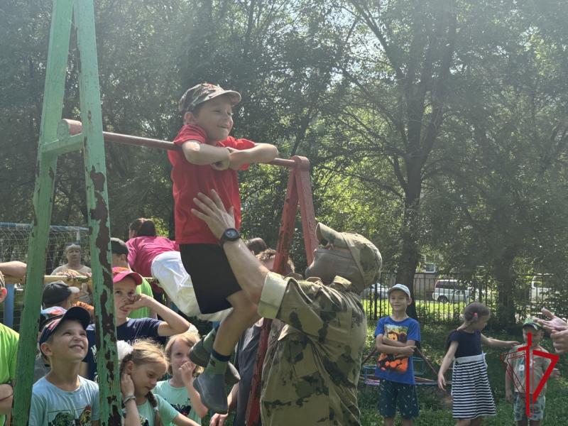 Акция «Каникулы с Росгвардией»: уникальные уроки самообороны для воспитанников Биробиджанского социально-реабилитационного центра