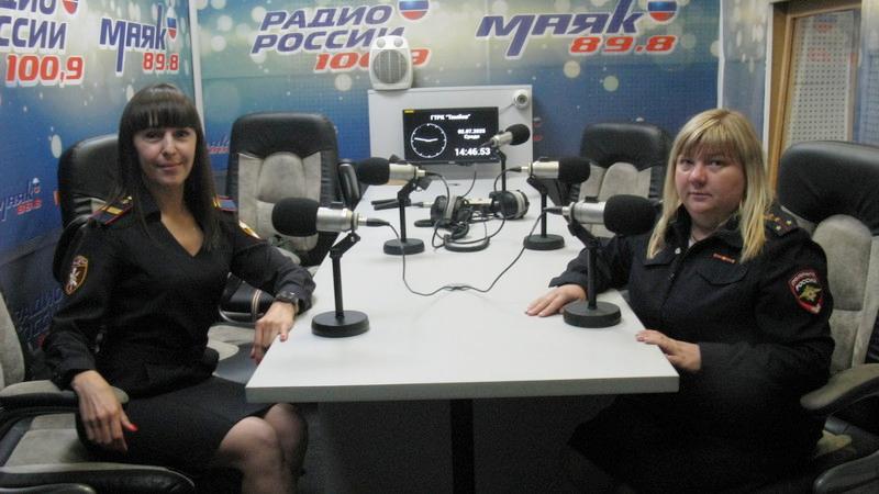 Росгвардейцы совместно с сотрудниками УГИБДД стали гостями студии «Радио России – Тамбов»