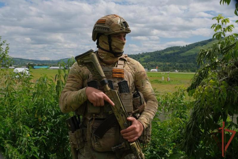 Сотрудники и военнослужащие Росгвардии приняли участие в обеспечении безопасности Международной экологической конференции в Республики Алтай