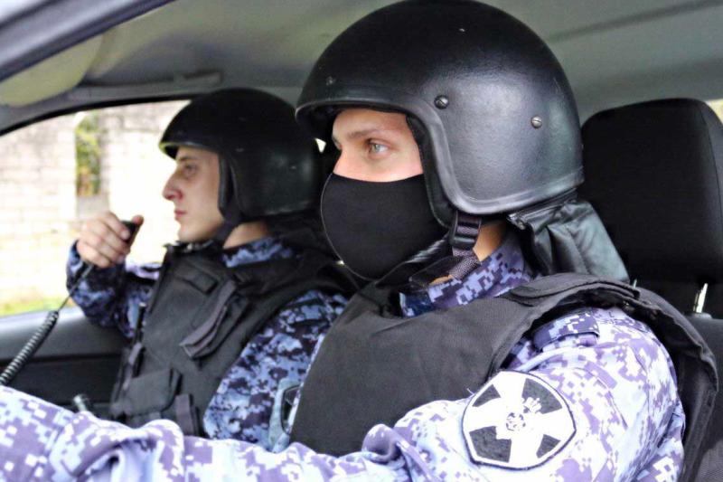 Росгвардейцы задержали агрессивного клиента автомойки, который мог стать угрозой для работницы