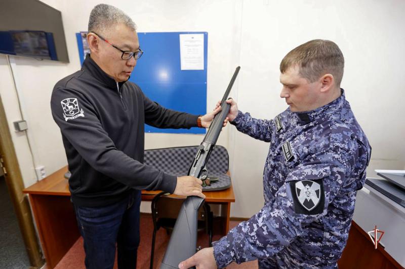 Росгвардия организовала передачу гражданского оружия для нужд СВО в Тазовском районе