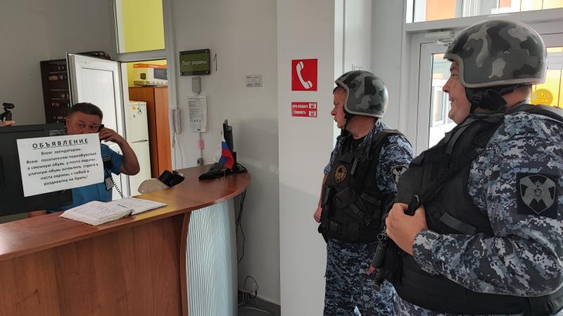 Сотрудники Росгвардии проверяют готовность образовательных учреждений Тамбовской области к новому учебному году