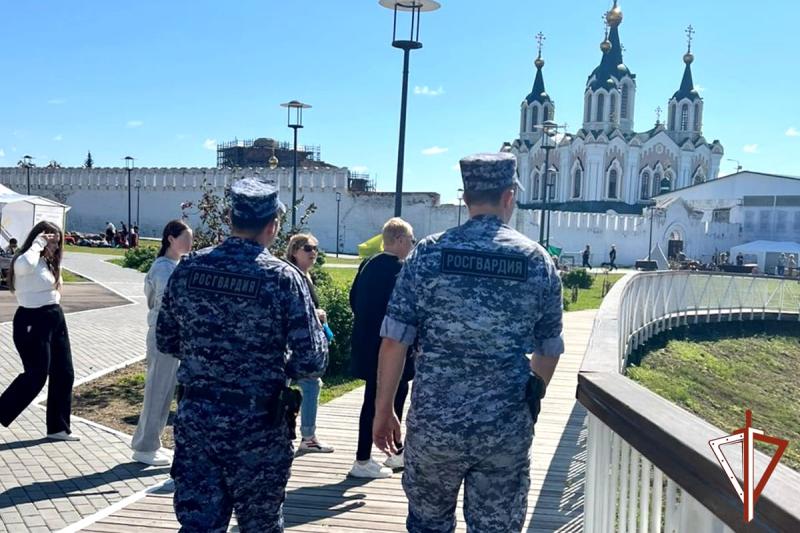 Росгвардейцы обеспечили правопорядок во время праздничных мероприятий в Курганской области