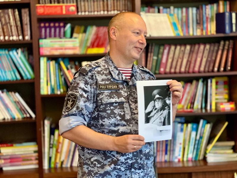 В Биробиджане росгвардейцы провели патриотический урок, посвящённый жизненному пути Ивана Яковлева