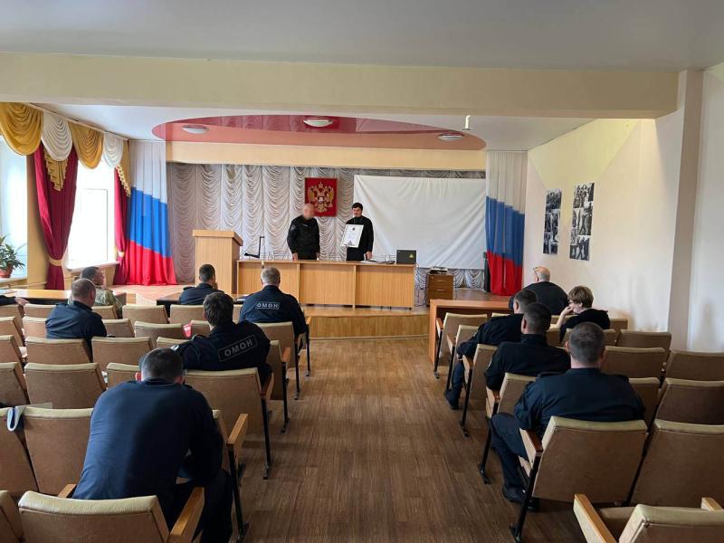 В Челябинске росгвардейцы обсудили духовные основы службы с представителем епархии