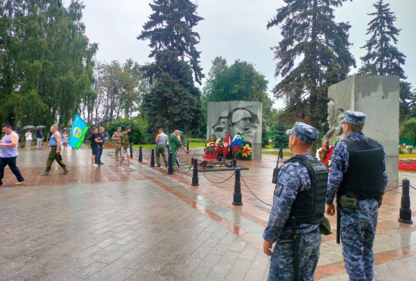 В Ярославской области сотрудники Росгвардии обеспечили правопорядок во время празднования Дня воздушно - десантных войск