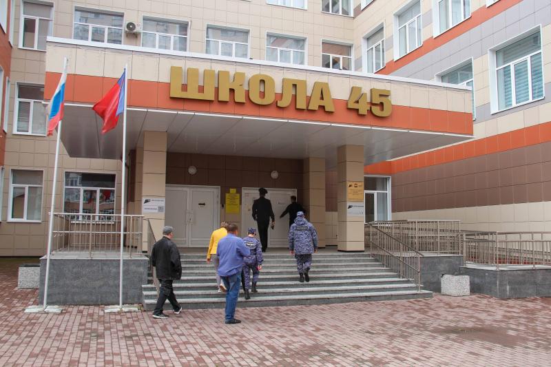 Росгвардия усиливает меры безопасности в школах Кузбасса в преддверии учебного года