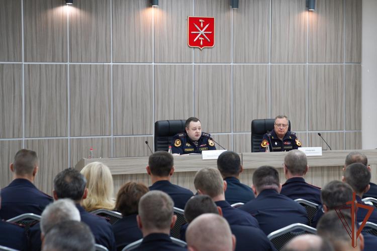Заместитель директора Росгвардии генерал-полковник полиции Василий Сонин определил приоритеты развития вневедомственной охраны на всероссийском совещании в Туле