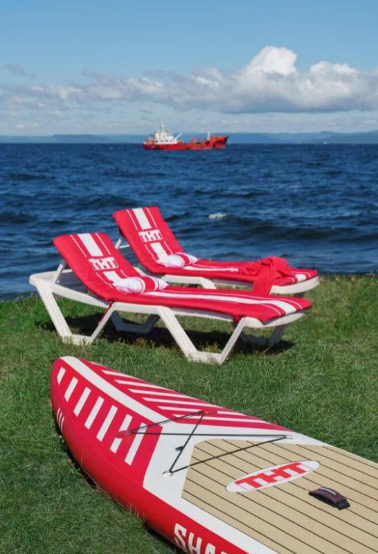 ТНТ открыл брендированную зону отдыха на пляже во Владивостоке